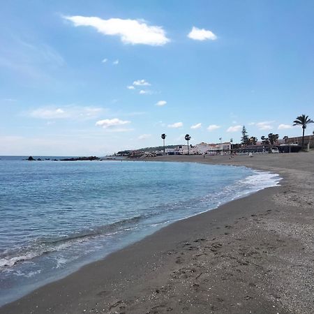 Apartamento Primera Linea De Playa Манилва Екстериор снимка