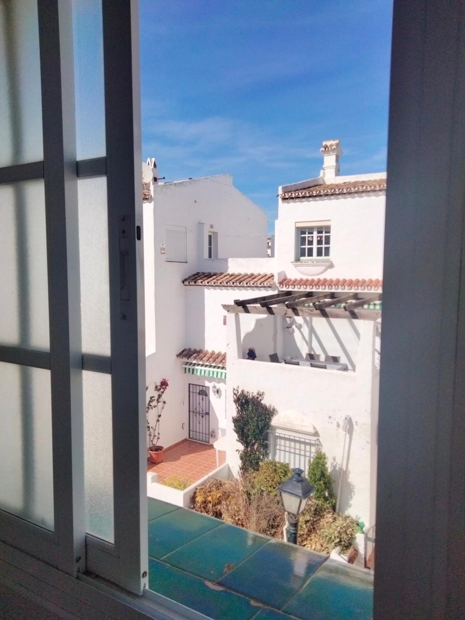 Apartamento Primera Linea De Playa Манилва Екстериор снимка