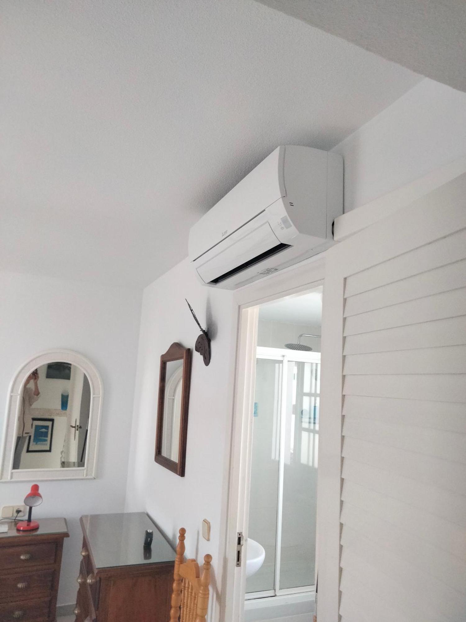 Apartamento Primera Linea De Playa Манилва Екстериор снимка