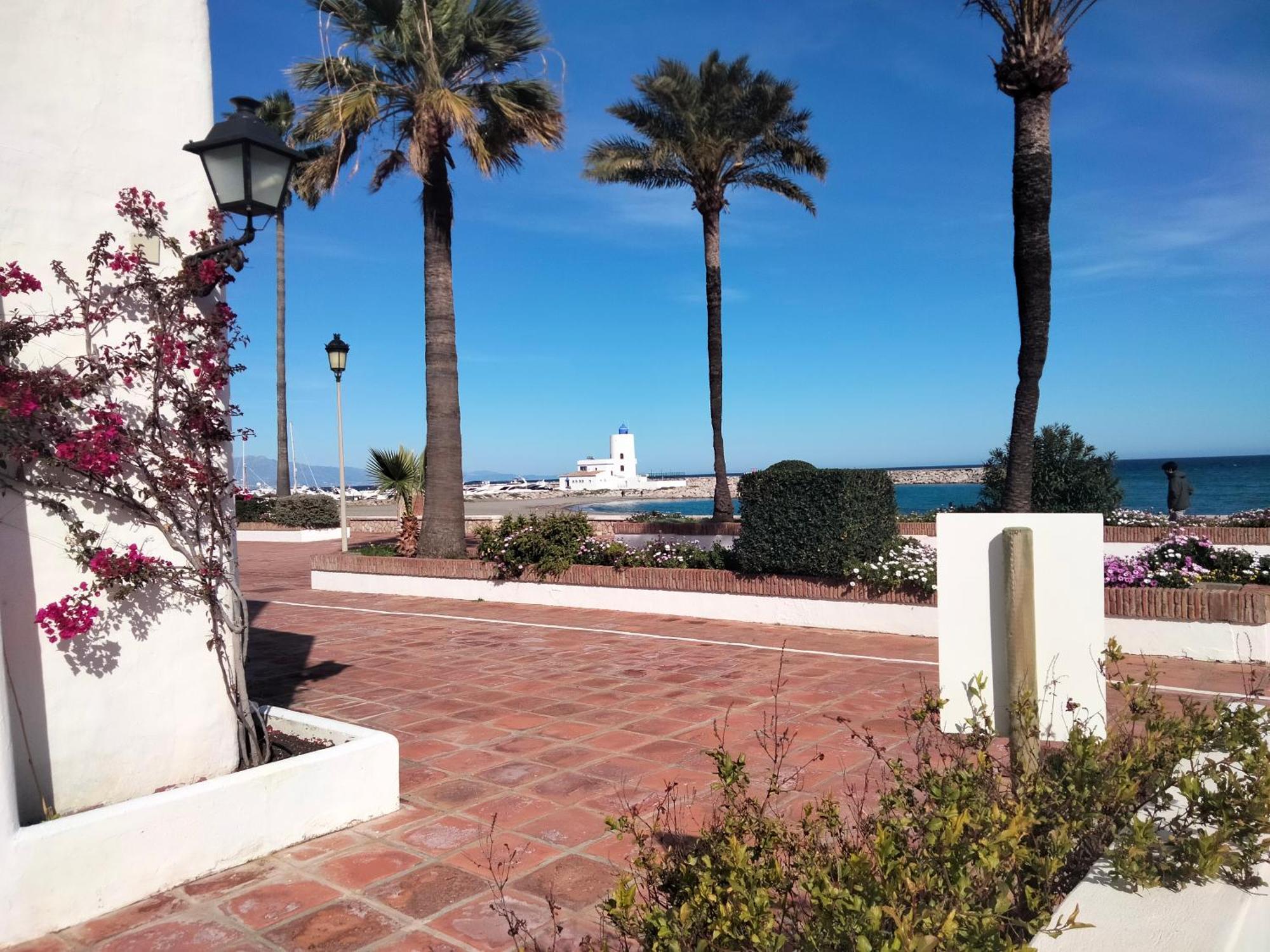 Apartamento Primera Linea De Playa Манилва Екстериор снимка