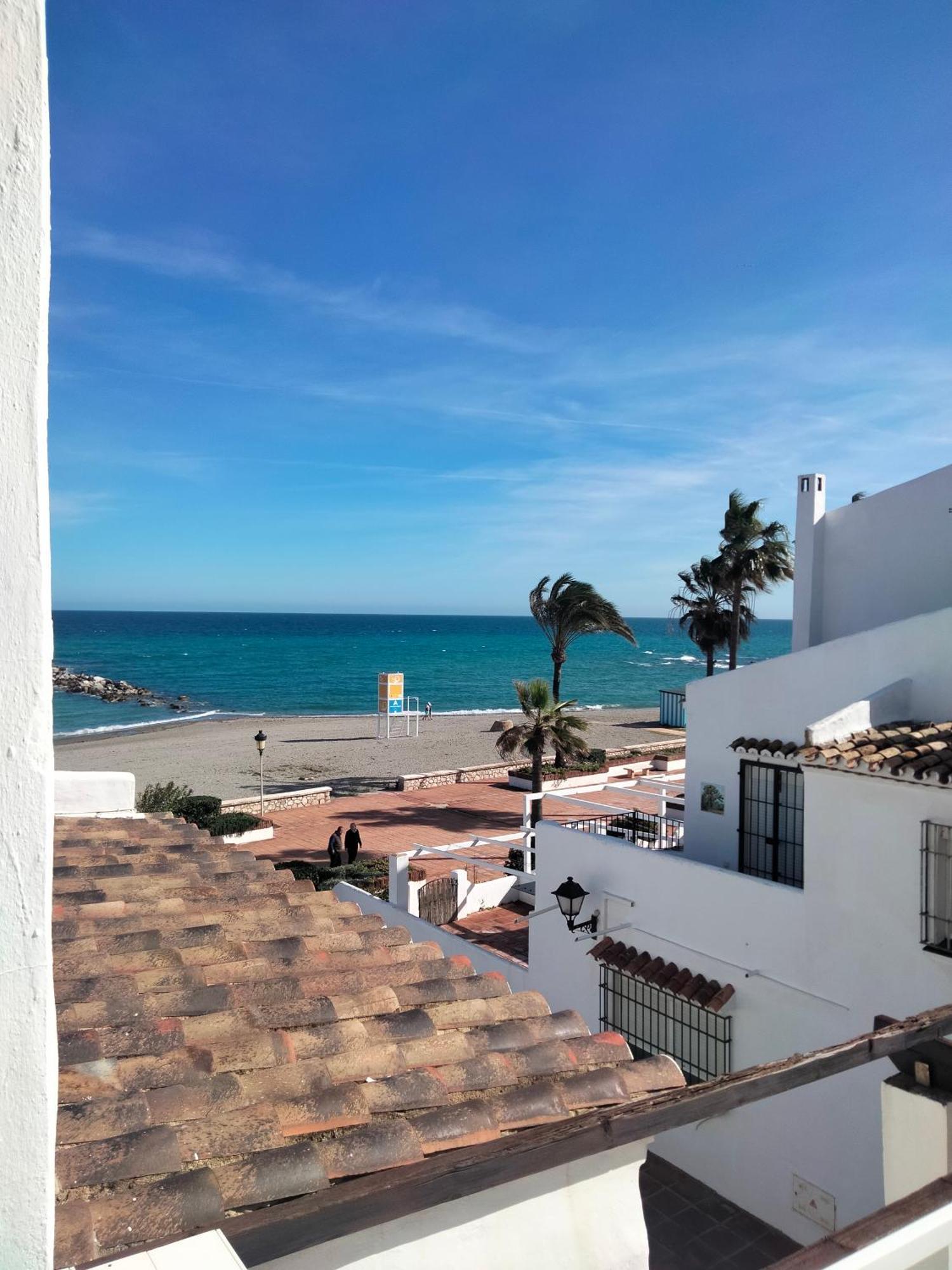 Apartamento Primera Linea De Playa Манилва Екстериор снимка