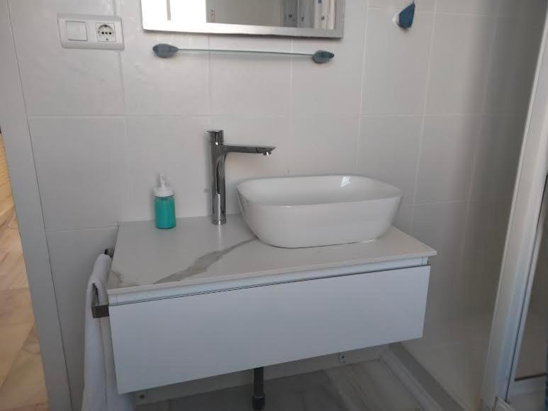 Apartamento Primera Linea De Playa Манилва Екстериор снимка