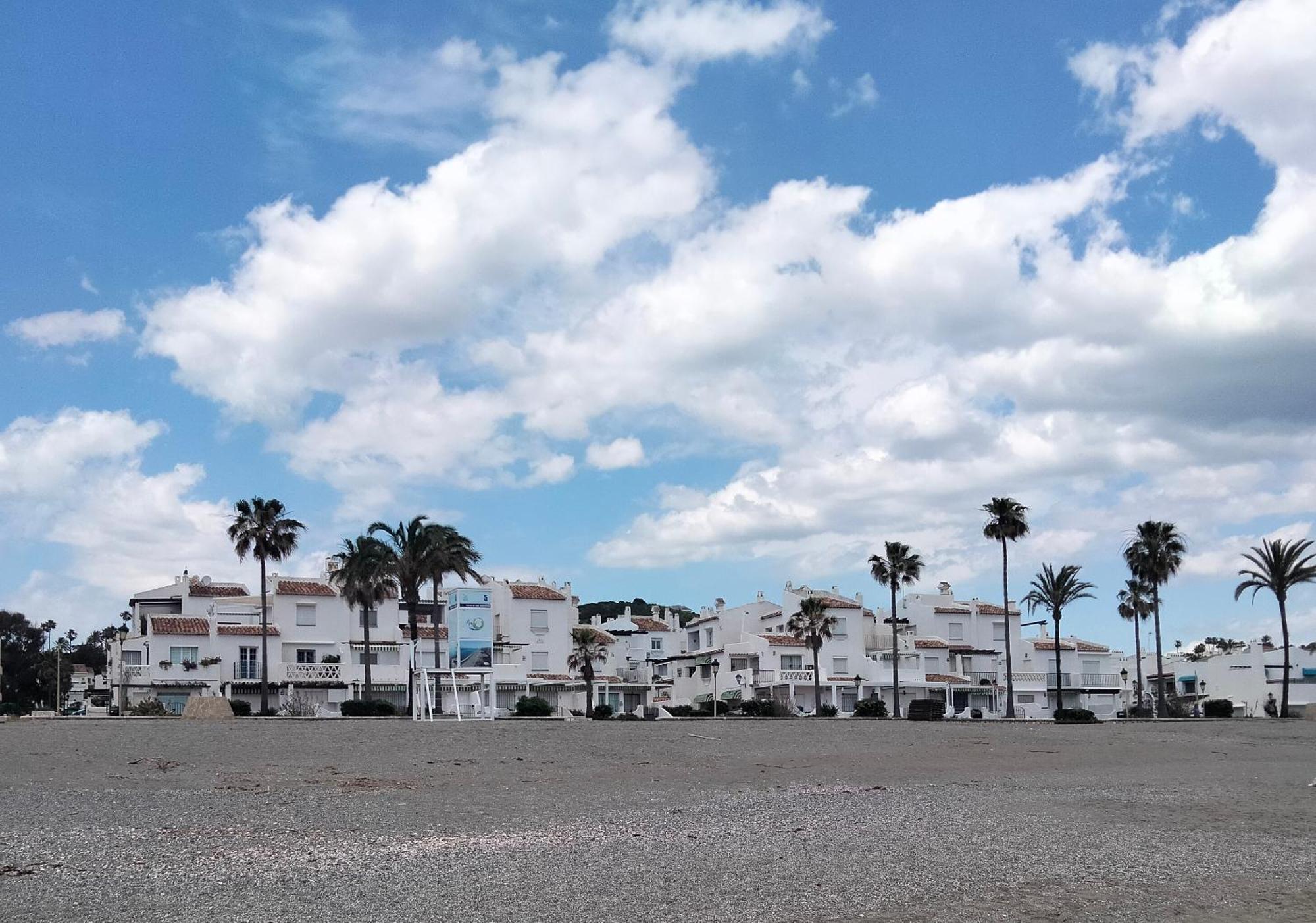 Apartamento Primera Linea De Playa Манилва Екстериор снимка