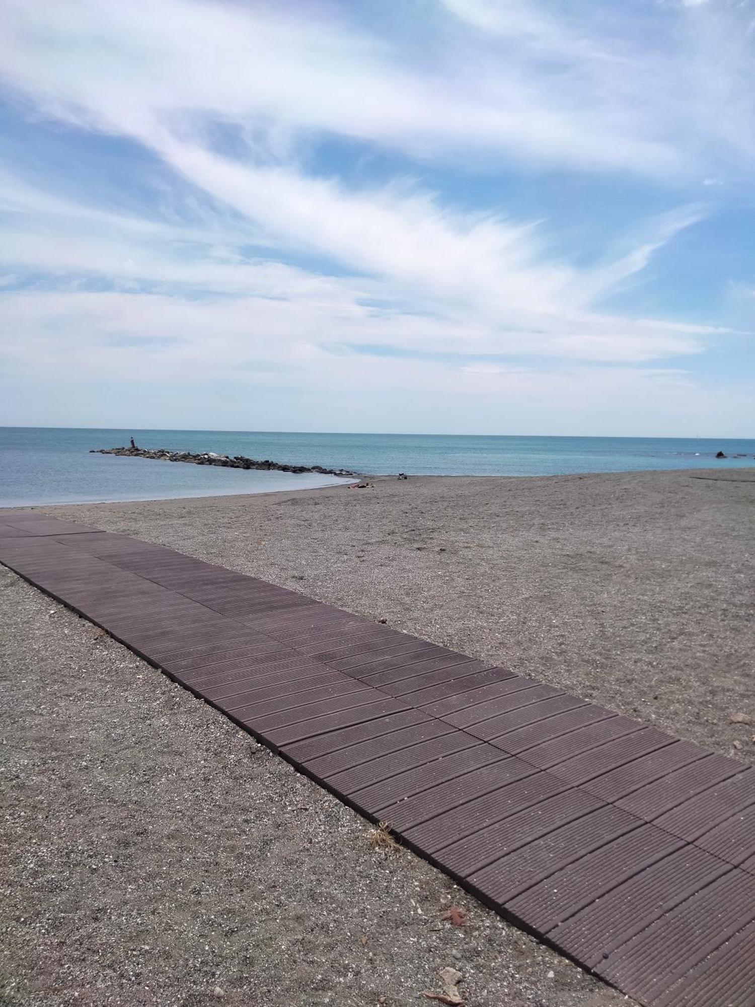 Apartamento Primera Linea De Playa Манилва Екстериор снимка